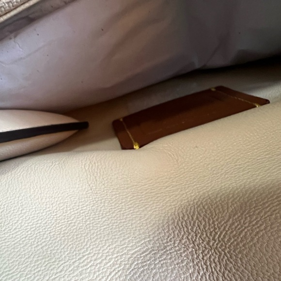 Coach Pillow Tabby - 26 - Picture 5 of 7